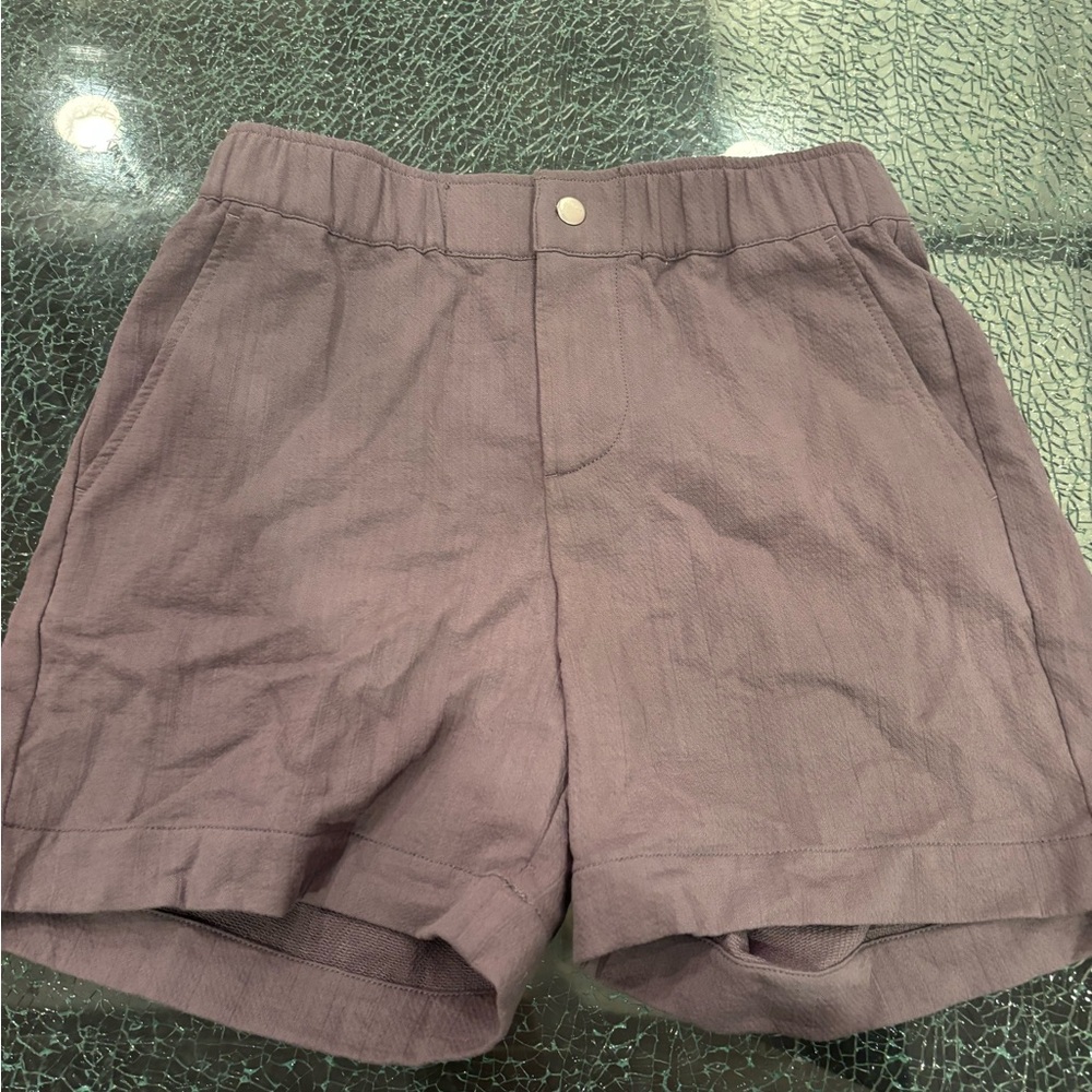 ASOS Designs Men’s Gray wide Shorts in textured fabric-NEVER WORN